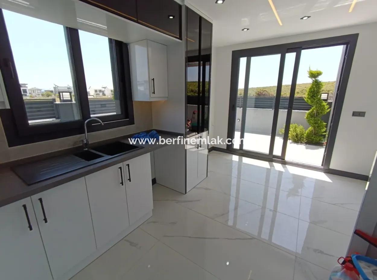 3 1 Villa Mit Pool Auf 300M2 Grundstück In Didim Efeler