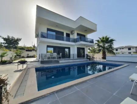 Didim'de Seyrantepede Satılık Havuzlu 4+1 Villa