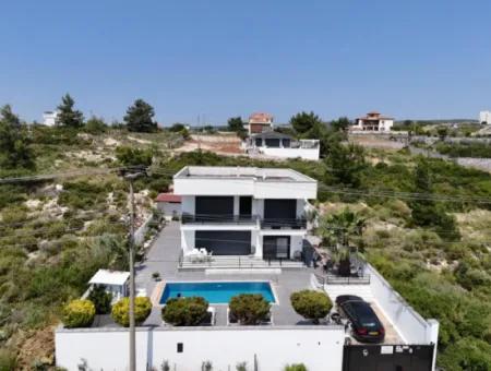 Didim'de Seyrantepede Satılık Havuzlu 4+1 Villa