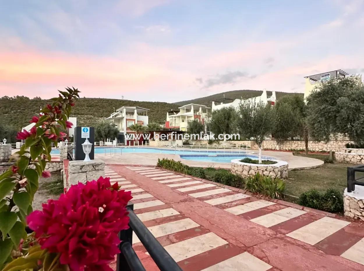 2 1 Villas For Sale In A Complex In Akbukte