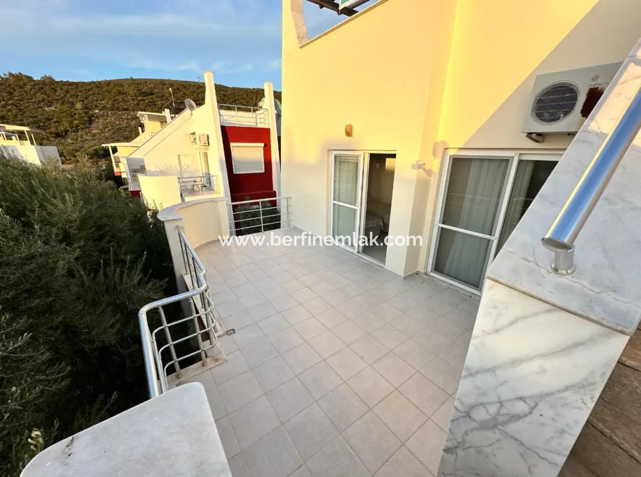 2 1 Villas For Sale In A Complex In Akbukte