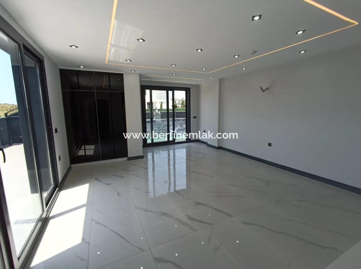 3 1 Villa With Pool In 300M2 Plot In Didim Efeler