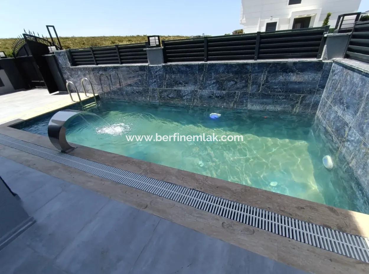 3 1 Villa With Pool In 300M2 Plot In Didim Efeler