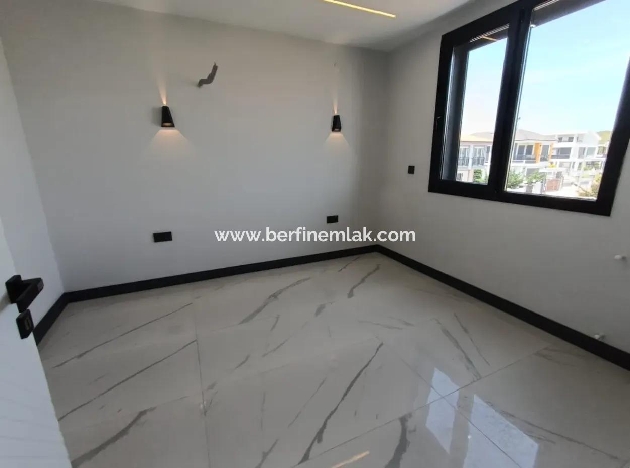 3 1 Villa With Pool In 300M2 Plot In Didim Efeler