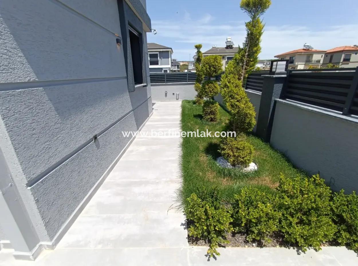 3 1 Villa With Pool In 300M2 Plot In Didim Efeler