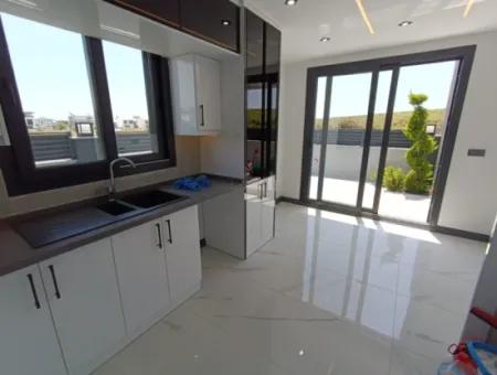 3 1 Villa With Pool In 300M2 Plot In Didim Efeler