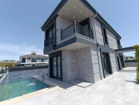 3 1 Villa With Pool In 300M2 Plot In Didim Efeler