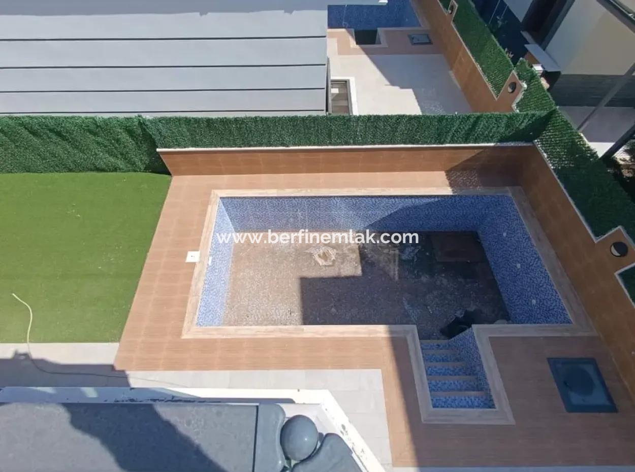 Didim Efeler Mahallesinde Deniz Manzaralı Villalar