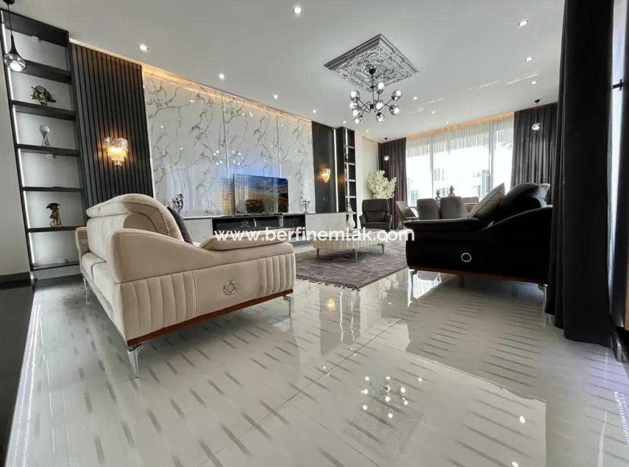 Didim Hisar  Mahallesinde 500 M2 Arsa İçinde Geniş Bahçeli 5+1  Villa