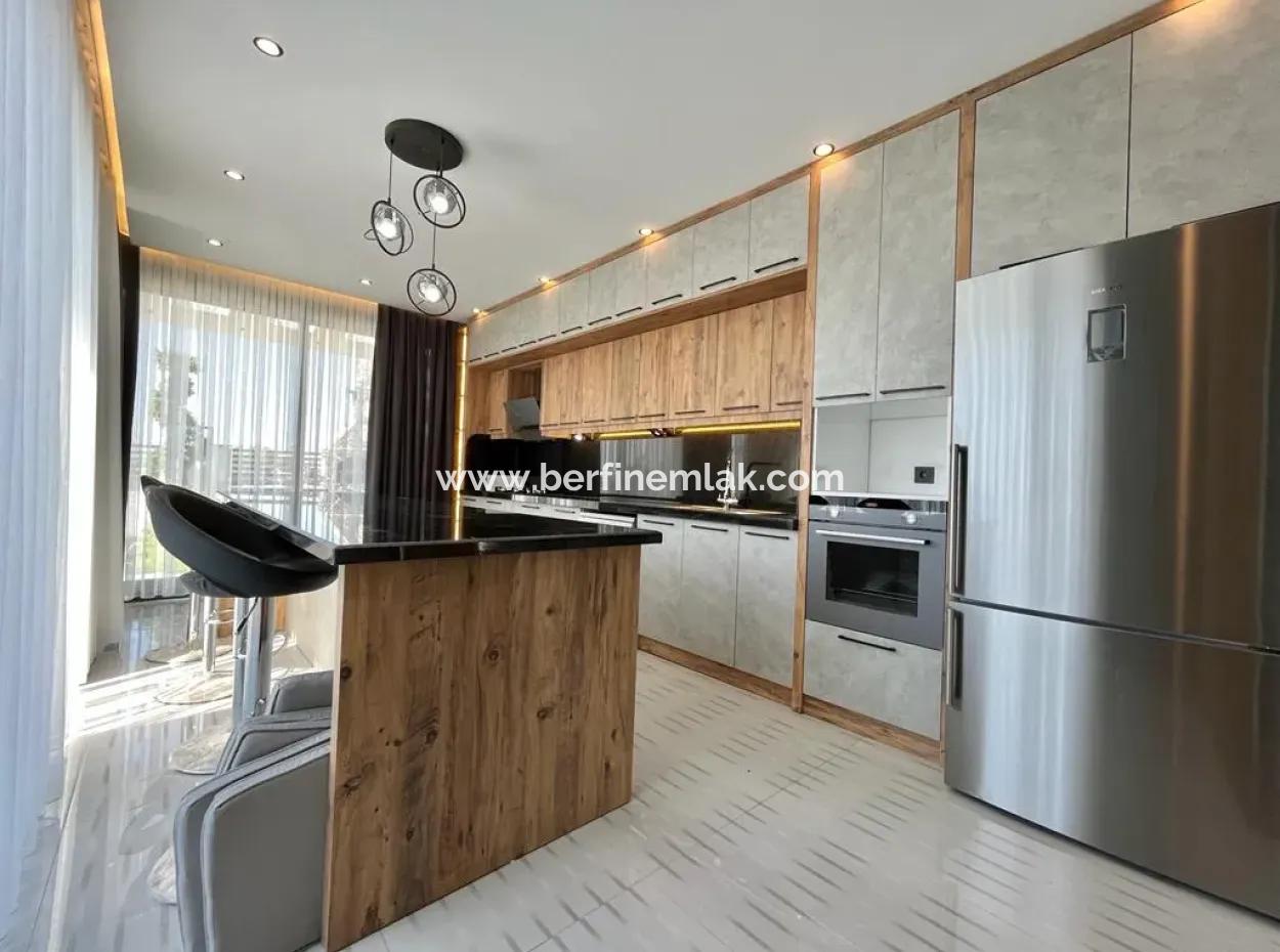 Didim Hisar  Mahallesinde 500 M2 Arsa İçinde Geniş Bahçeli 5+1  Villa