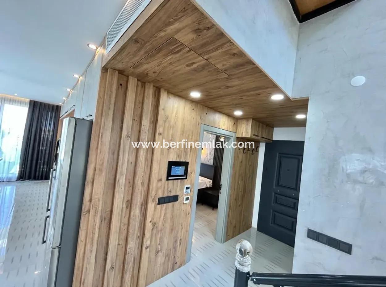 Didim Hisar  Mahallesinde 500 M2 Arsa İçinde Geniş Bahçeli 5+1  Villa