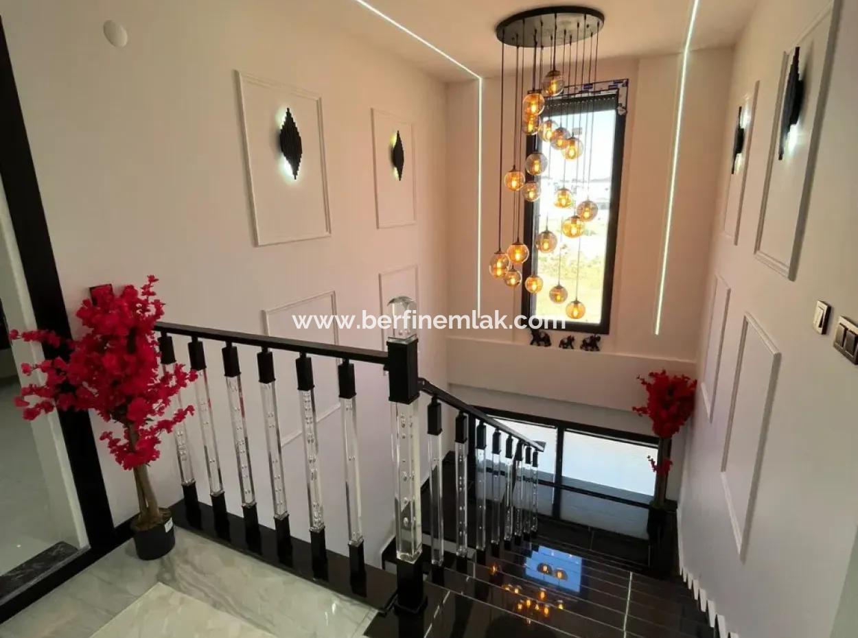 Aydın Didim Efeler Mahallesinde 4+1 Havuzlu Tam Müstakil Villa