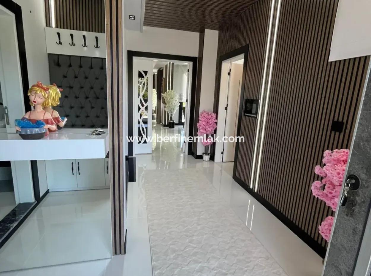 Aydın Didim Efeler Mahallesinde 4+1 Havuzlu Tam Müstakil Villa