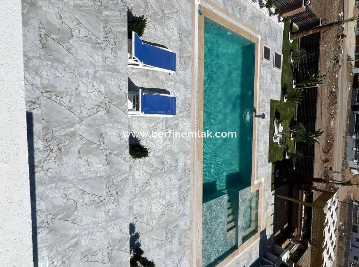 Aydın Didim Efeler Mahallesinde 4+1 Havuzlu Tam Müstakil Villa