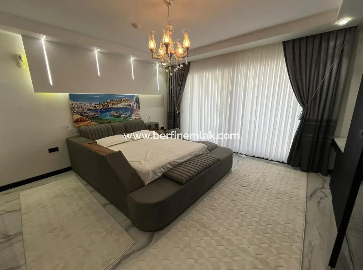 Aydın Didim Efeler Mahallesinde 4+1 Havuzlu Tam Müstakil Villa