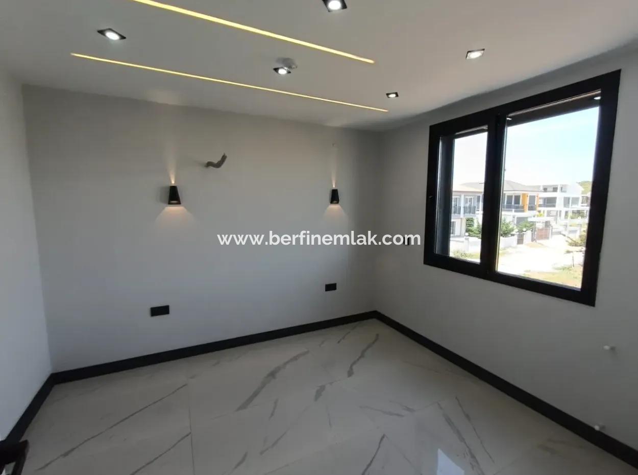 Didim Efelerde 300M2 Arsa İçinde  3+1 Havuzlu Villla