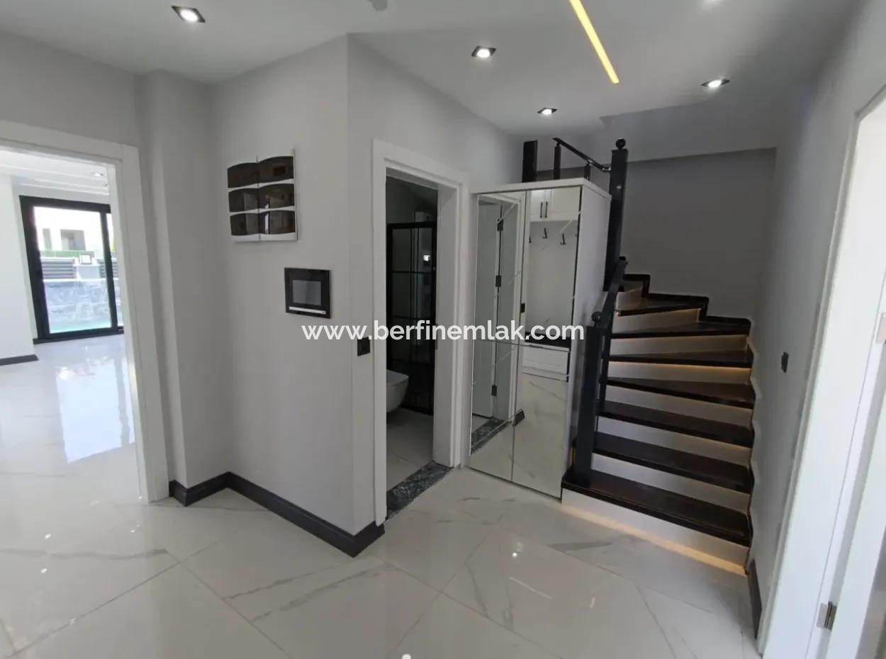 Didim Efelerde 300M2 Arsa İçinde  3+1 Havuzlu Villla