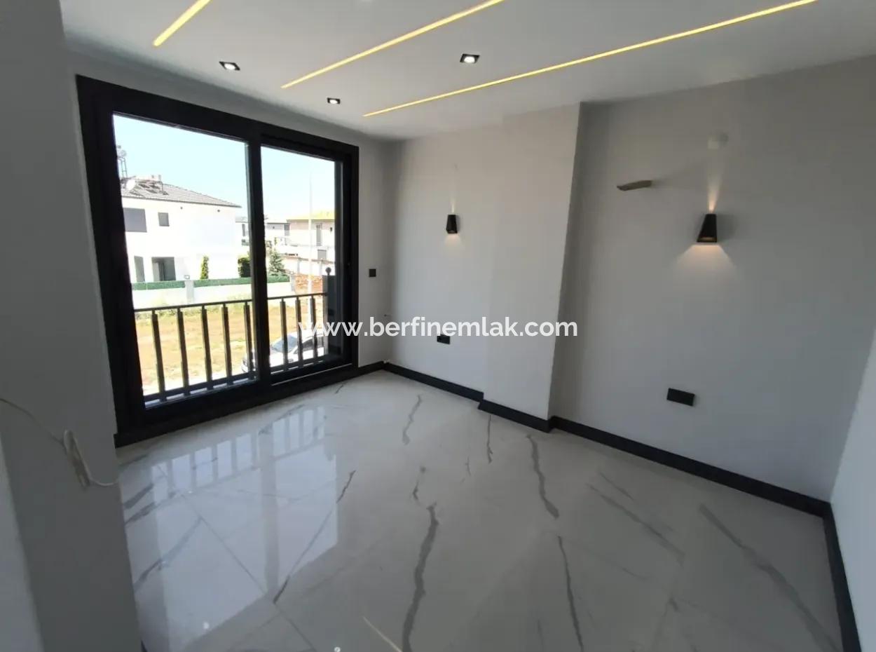 Didim Efelerde 300M2 Arsa İçinde  3+1 Havuzlu Villla