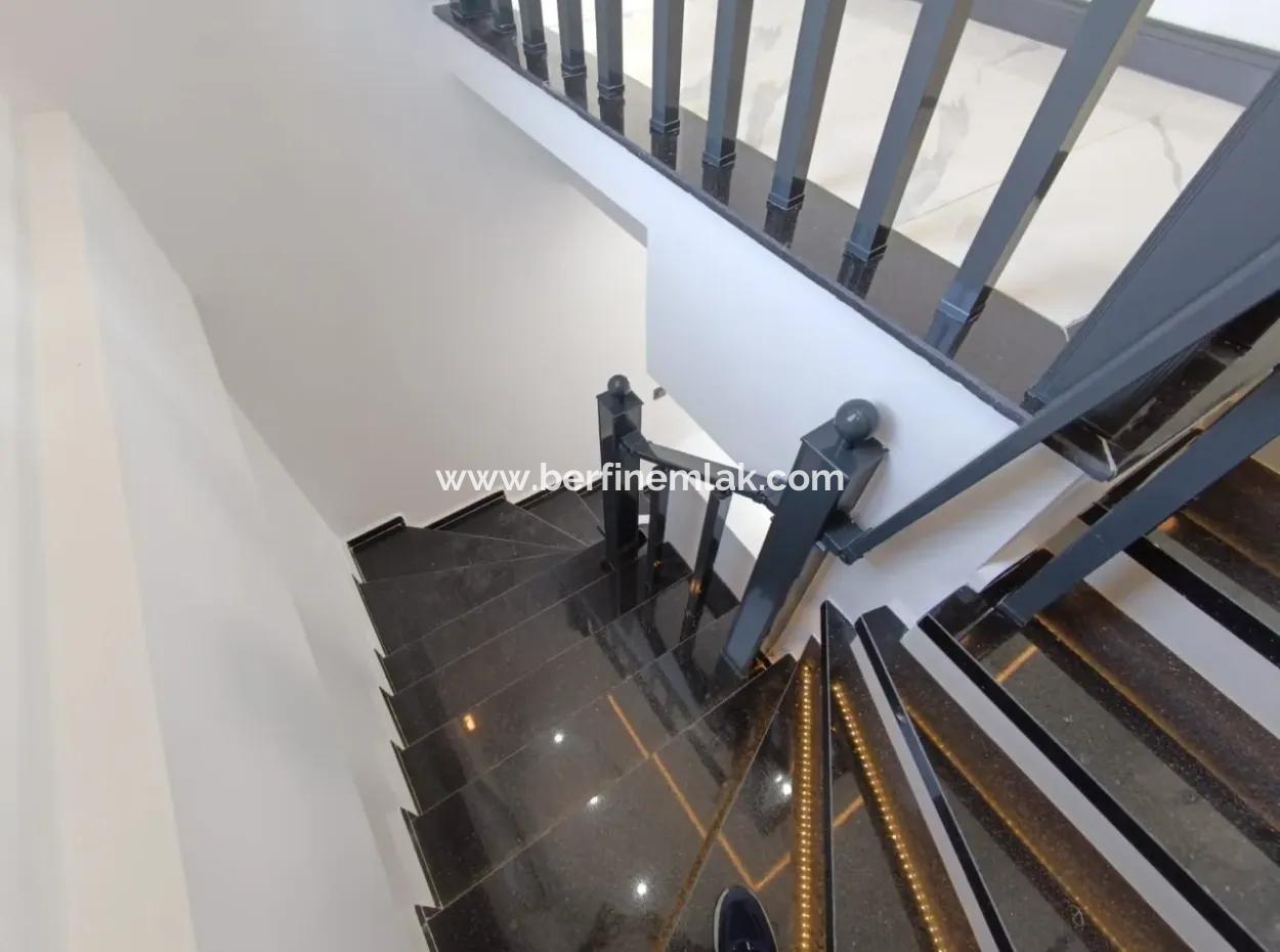 Didim Efelerde 300M2 Arsa İçinde  3+1 Havuzlu Villla