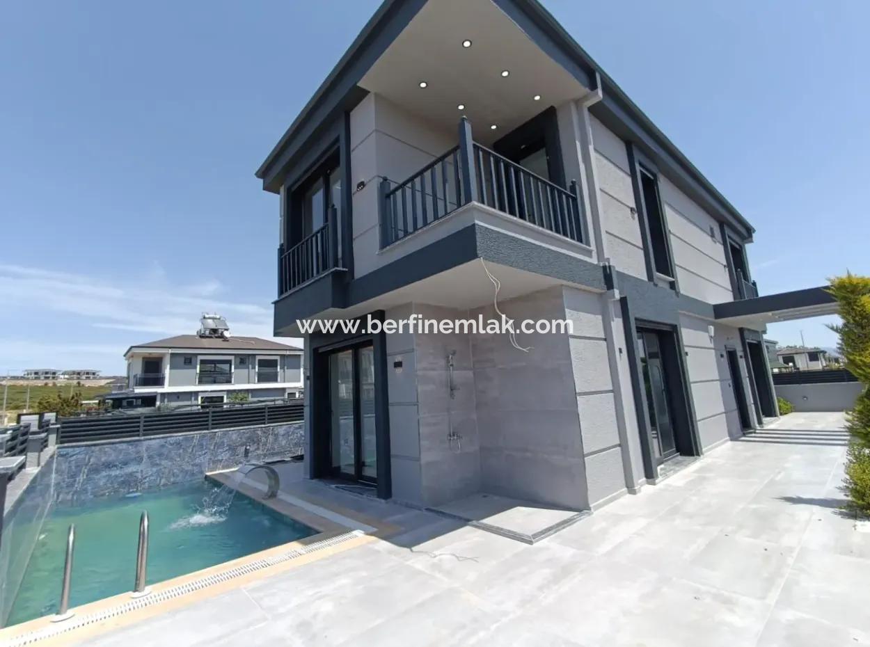 Didim Efelerde 300M2 Arsa İçinde  3+1 Havuzlu Villla