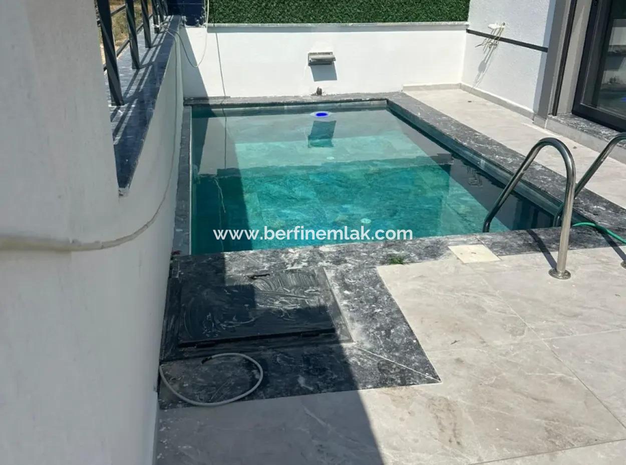 Aydın Didimde Hisar Mahallesinde 3+1 Havuzlu  Ön Cephe Villa