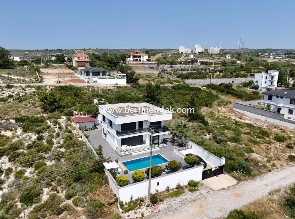 Didim'de Seyrantepede Satılık Havuzlu 4+1 Villa