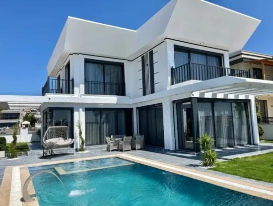Didim Hisar  Mahallesinde 500 M2 Arsa İçinde Geniş Bahçeli 5+1  Villa