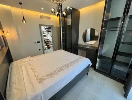 Didim Hisar  Mahallesinde 500 M2 Arsa İçinde Geniş Bahçeli 5+1  Villa