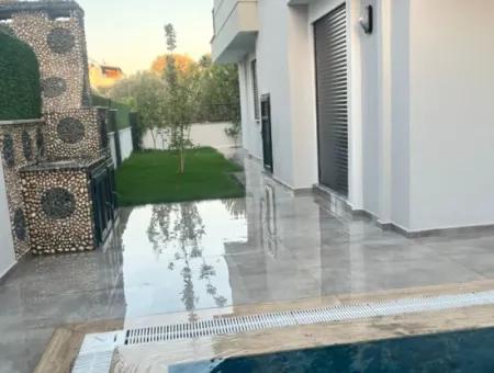 Aydın  Didimde Çamlık Mahallesinde Denize Yakın Müstakil Havuzlu Villa
