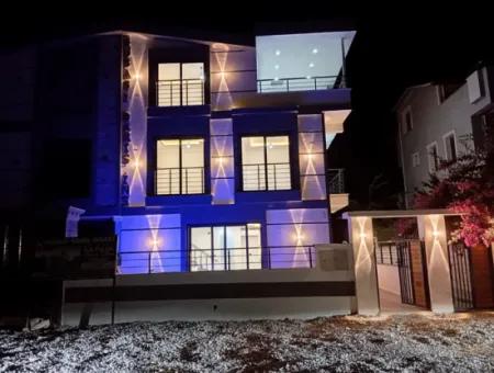 Aydın Didimde Hisar Mahallesinde 3+1 Havuzlu  Ön Cephe Villa